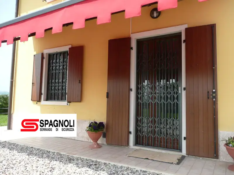 cancello-estensibile-per-la-casa-marchio-spagnoli